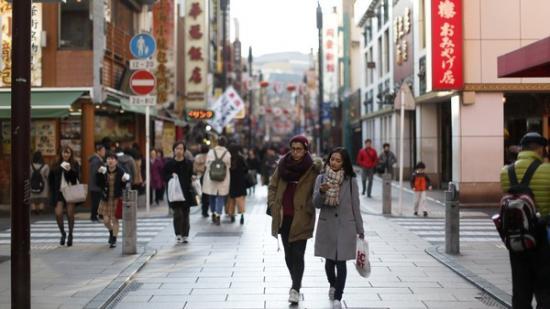 点击图片翻到下一页>> 日本人口数量首度下降 为“国家消亡”恐慌