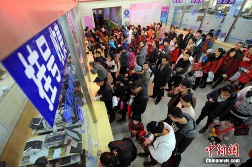 资料图 <a target='_blank' data-cke-saved-href='http://www.chinanews.com/' href='http://www.chinanews.com/'>中新社</a>发 韦亮 摄 2018年中国出生人口1523万 二孩占一半左右