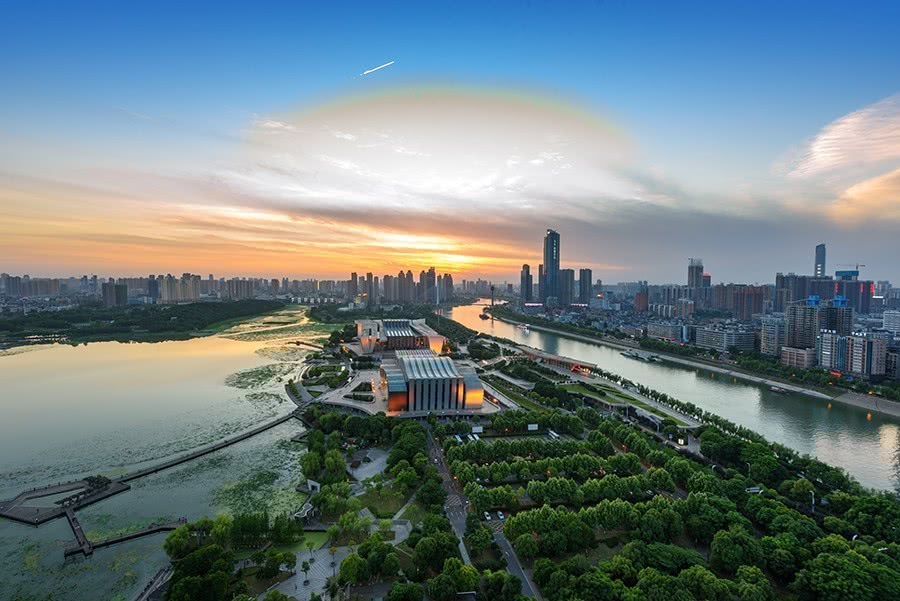 长江新城2025年常住人口达到110万,经济规模达到 2000 亿