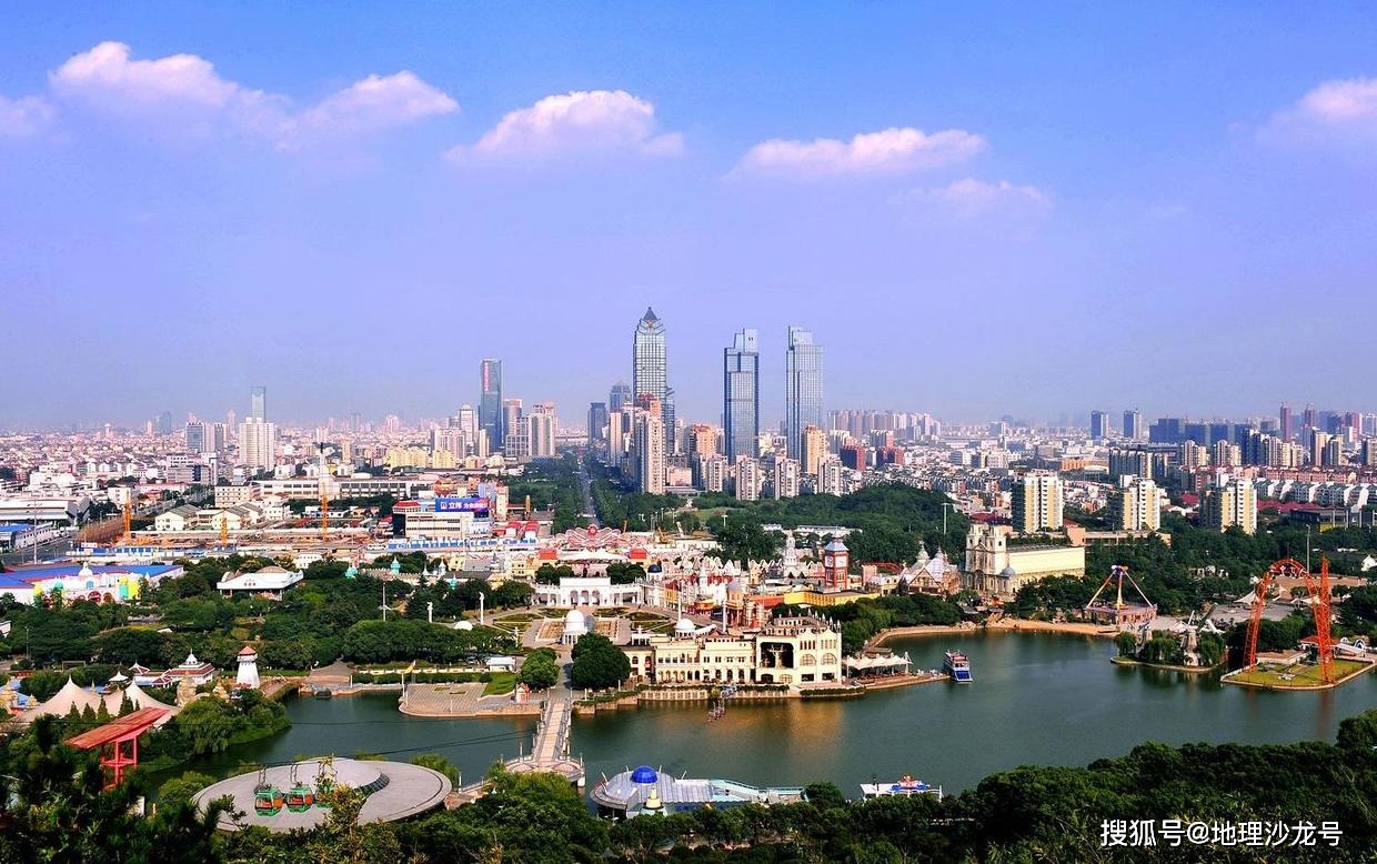  在江苏省的十三个地级以上城市中，哪个城市的人口数量最多？