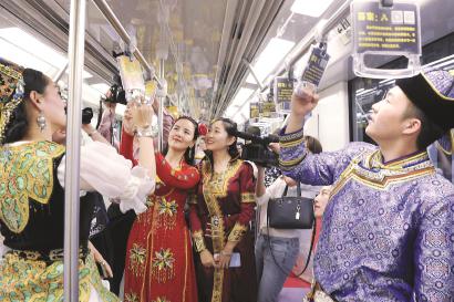 少数民族人口_湖南湘西小县,全县总人口32万,少数民族就有20万(2)