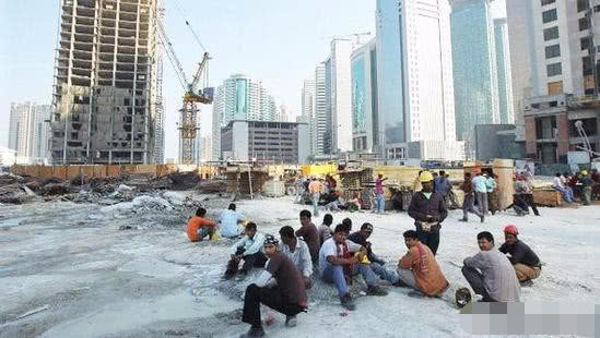 卡塔尔人口_卡塔尔为何要引进大量的外国人口?因为土豪们不愿意脏活累活