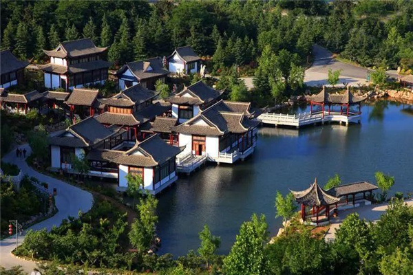 全国各省人口_各省年末人口数及面积